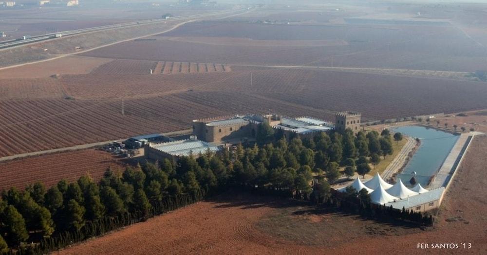 Hotel Vinedos Y Bodegas El Castillo Вияробледо Екстериор снимка