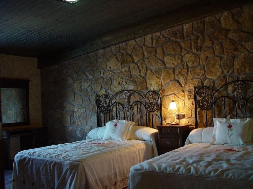 Hotel Vinedos Y Bodegas El Castillo Вияробледо Екстериор снимка