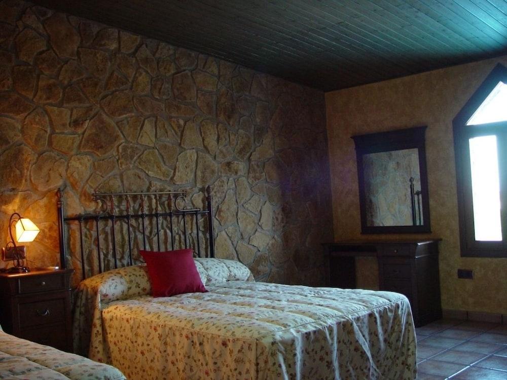 Hotel Vinedos Y Bodegas El Castillo Вияробледо Екстериор снимка