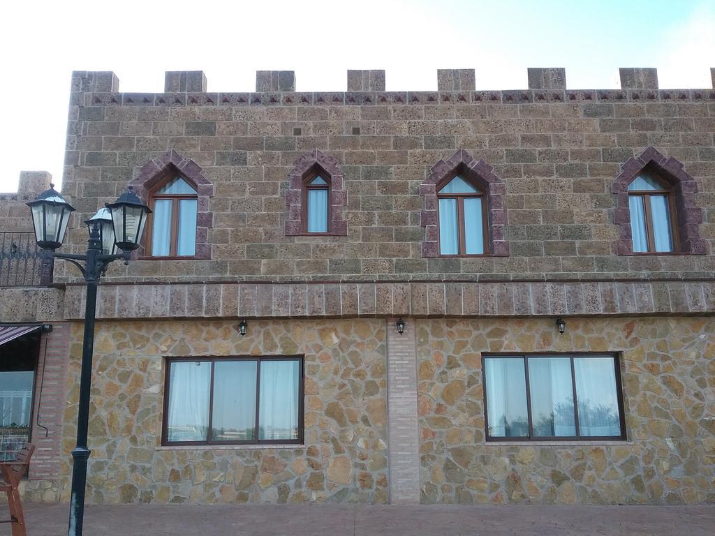 Hotel Vinedos Y Bodegas El Castillo Вияробледо Екстериор снимка