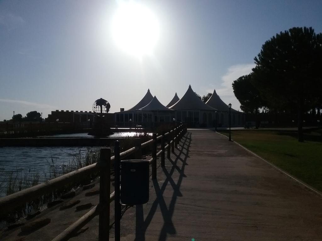 Hotel Vinedos Y Bodegas El Castillo Вияробледо Екстериор снимка