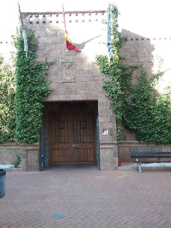 Hotel Vinedos Y Bodegas El Castillo Вияробледо Екстериор снимка