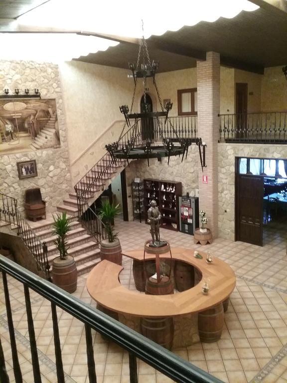 Hotel Vinedos Y Bodegas El Castillo Вияробледо Екстериор снимка