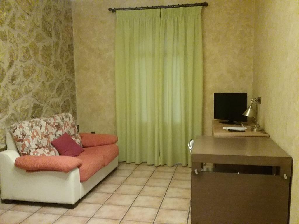Hotel Vinedos Y Bodegas El Castillo Вияробледо Стая снимка