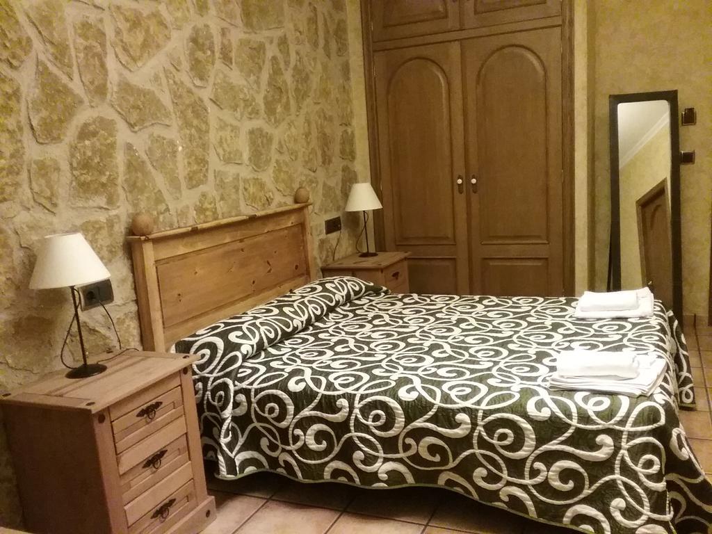 Hotel Vinedos Y Bodegas El Castillo Вияробледо Стая снимка