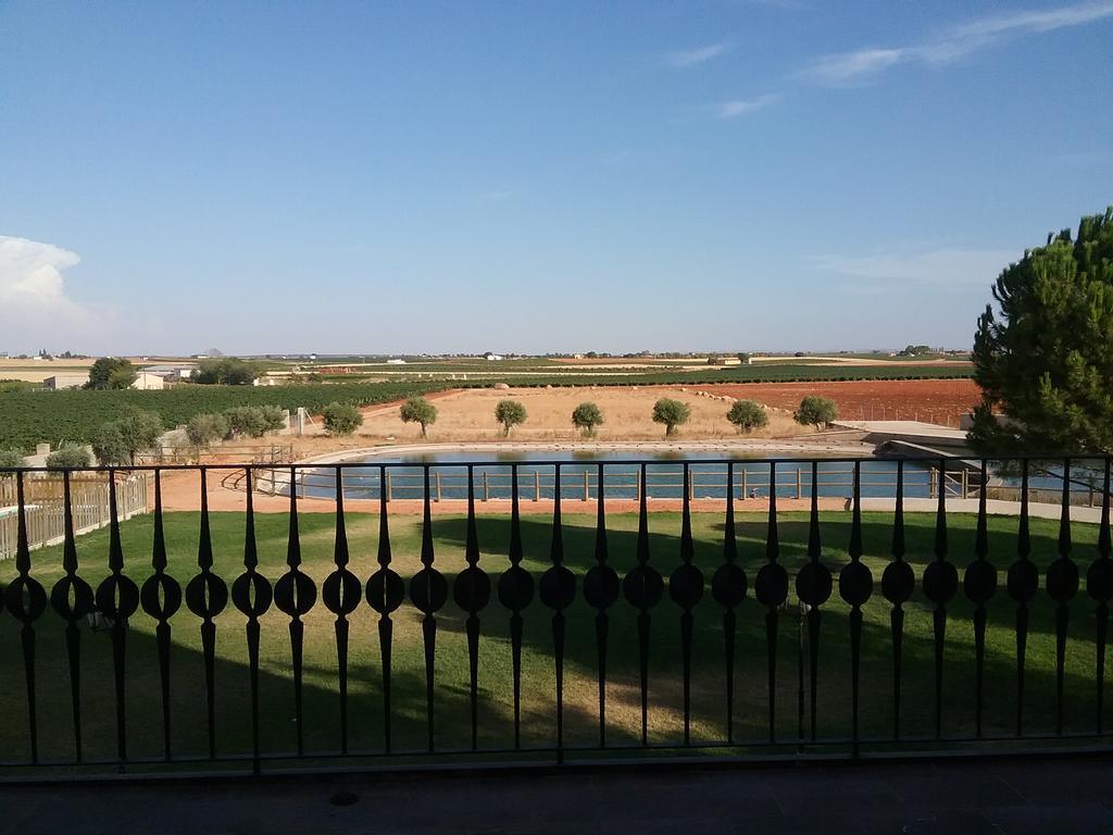 Hotel Vinedos Y Bodegas El Castillo Вияробледо Екстериор снимка