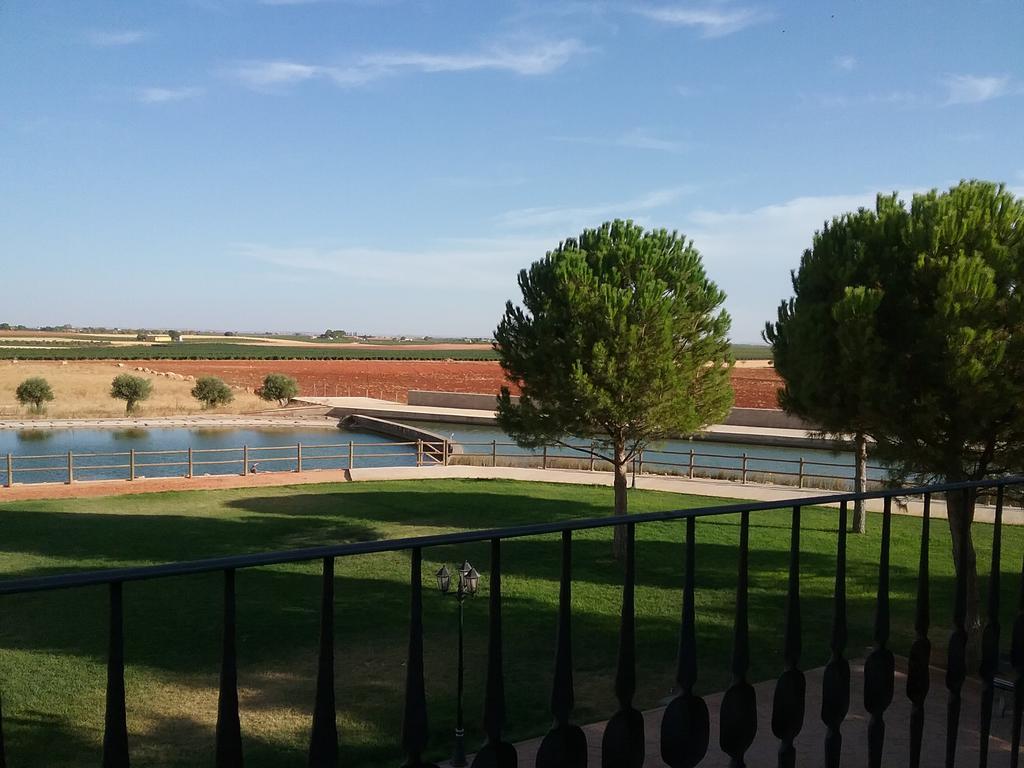 Hotel Vinedos Y Bodegas El Castillo Вияробледо Екстериор снимка