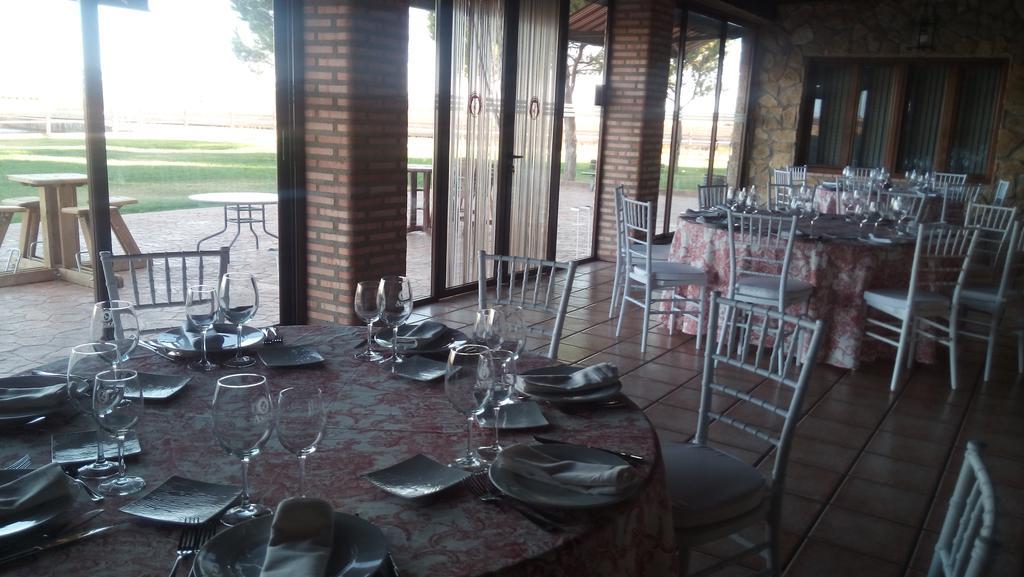 Hotel Vinedos Y Bodegas El Castillo Вияробледо Екстериор снимка