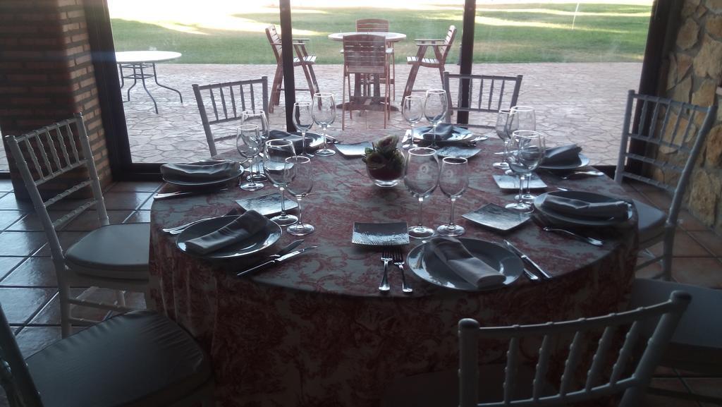 Hotel Vinedos Y Bodegas El Castillo Вияробледо Екстериор снимка
