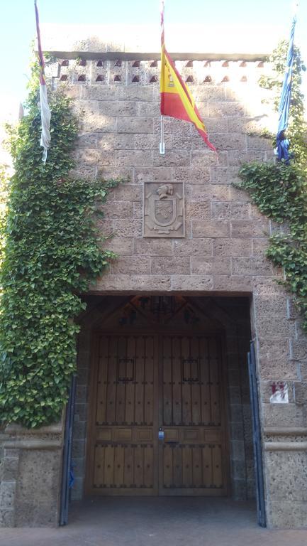 Hotel Vinedos Y Bodegas El Castillo Вияробледо Екстериор снимка