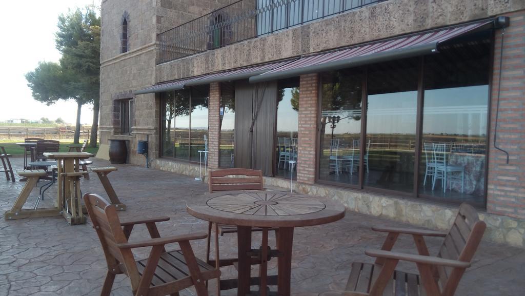 Hotel Vinedos Y Bodegas El Castillo Вияробледо Екстериор снимка