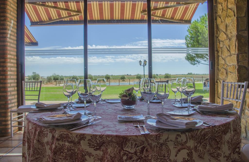 Hotel Vinedos Y Bodegas El Castillo Вияробледо Екстериор снимка