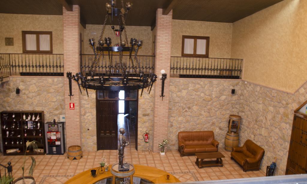 Hotel Vinedos Y Bodegas El Castillo Вияробледо Екстериор снимка